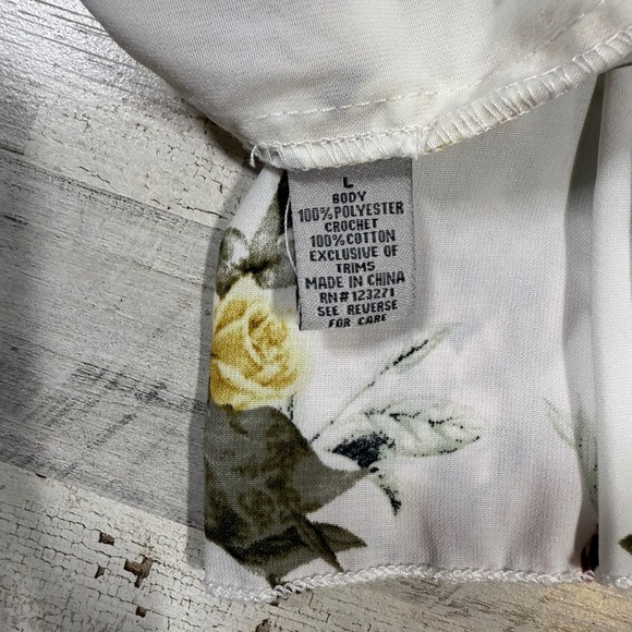 J For Justify Off Shoulder Floral Bell Sleeve Crochet Waist Romper Junior Size L - Picture 9 of 10